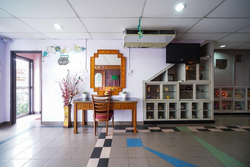 Oyo 44101 Hotel Dj Palace 卢穆特 外观 照片