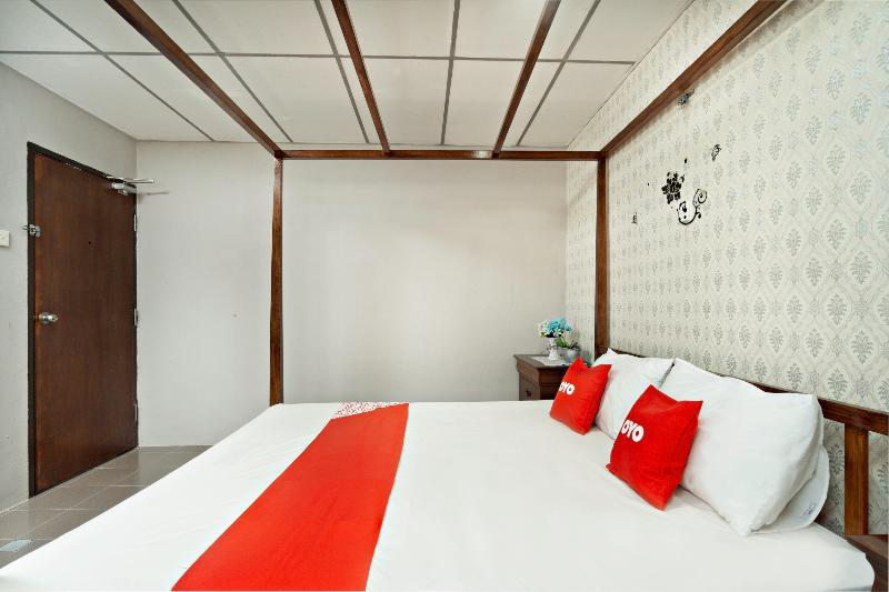 Oyo 44101 Hotel Dj Palace 卢穆特 外观 照片